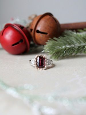 кольцо с корундом