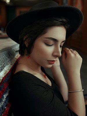 Подвески с красными камнями