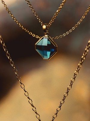 Подвески с синими камнями