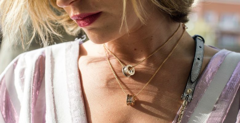 Подвески с цепочками разной длины: стильная многослойность и асимметрия