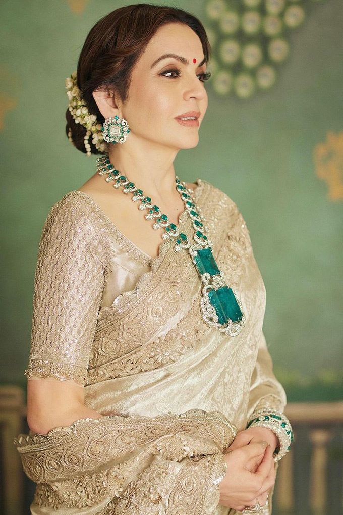 Нита Амбани в роскошном ожерелье с изумрудами