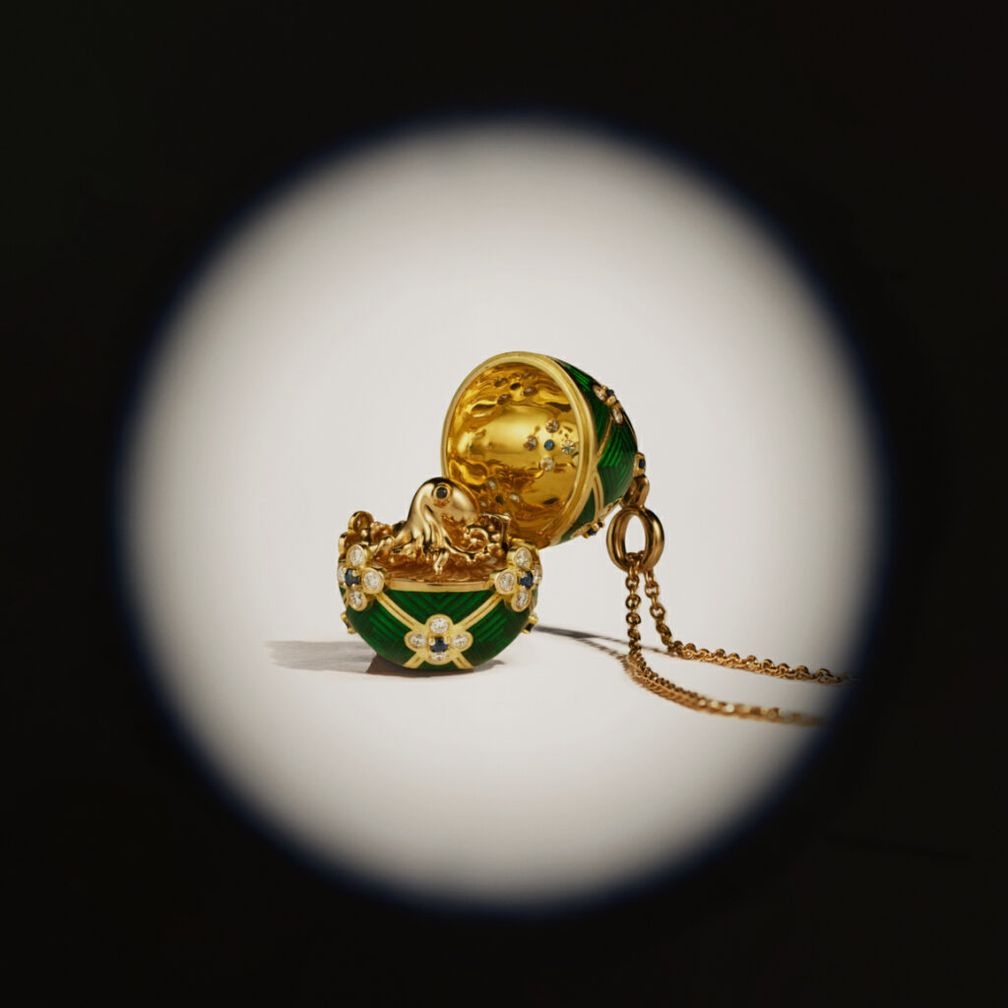 Внутри медальона спрятан миниатюрный осьминог из 18-каратного золота