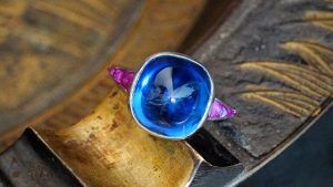 Галерея Jogani излучает страсть к цветным камням