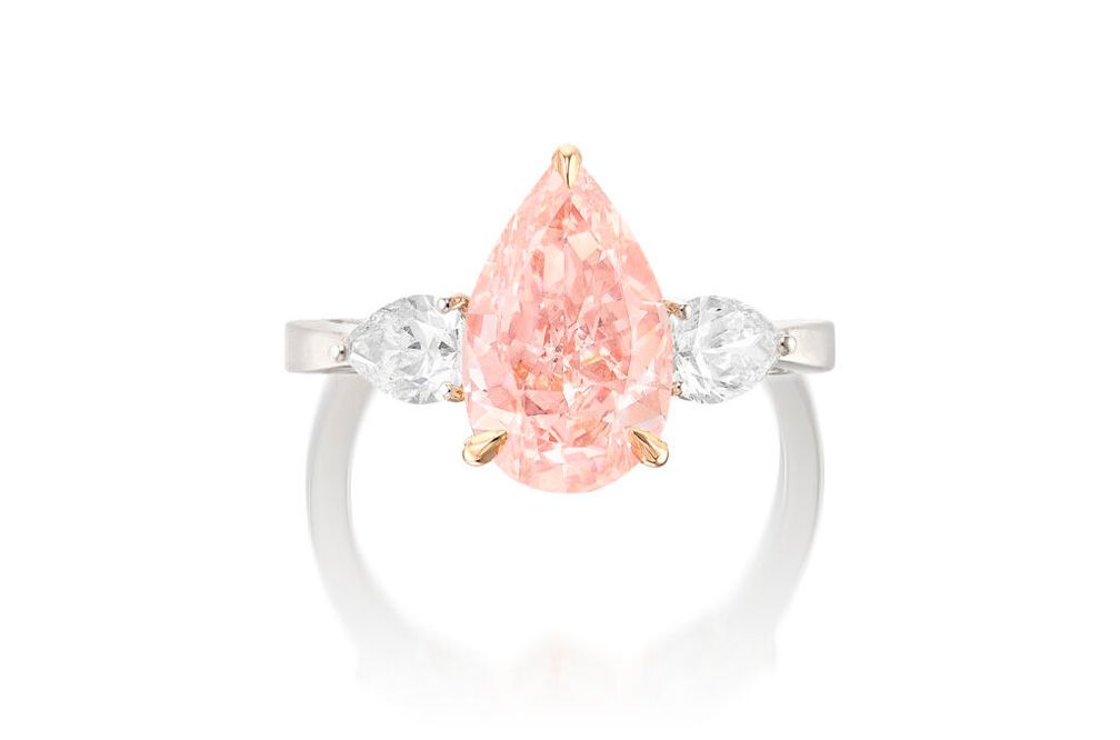 Кольцо с фантазийным оранжево-розовым бриллиантом весом 2,65 карата