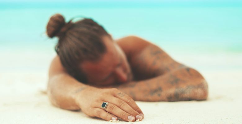 кольцо с черным камнем