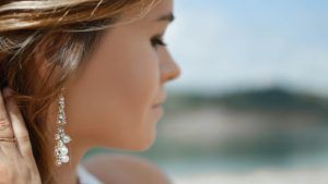 Необычные жемчужные серьги для молодых девушек