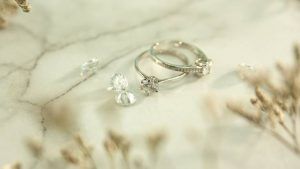 Платиновые украшения для Стрельцов: какие лучше выбрать?