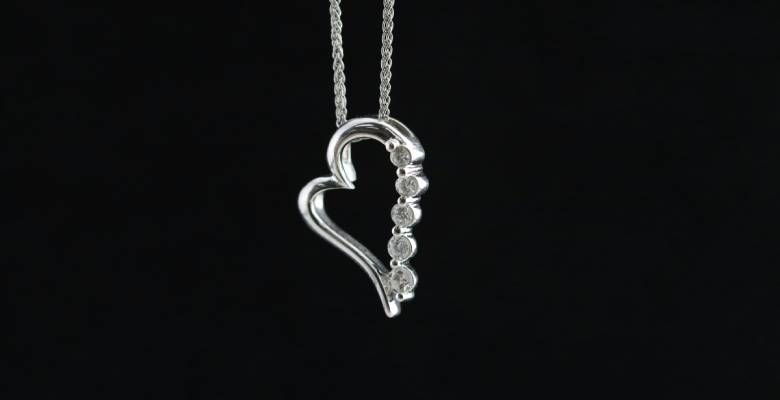 Платиновые украшения для Змееносцев: какие лучше выбрать?