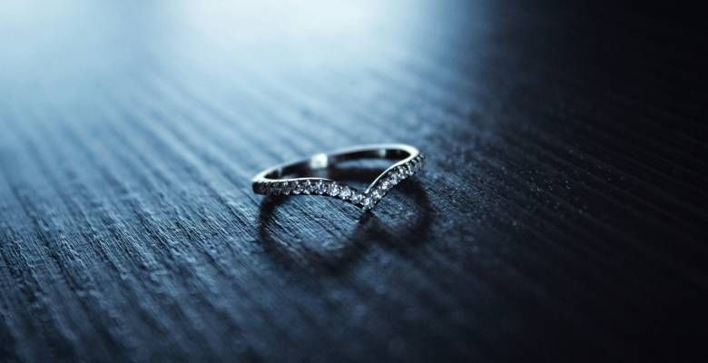 Серебряные украшения для Раков: какие лучше выбрать?