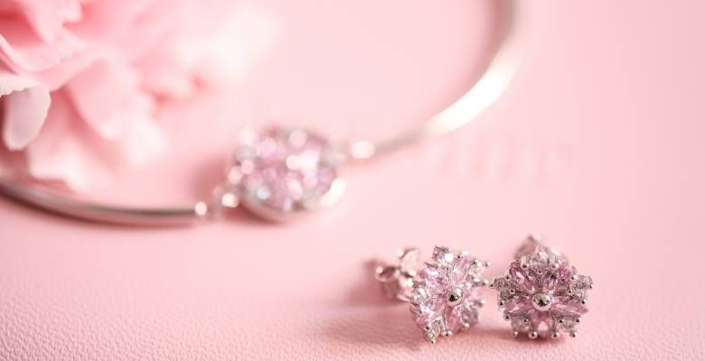 Серебряные украшения для Рыб: какие лучше выбрать?