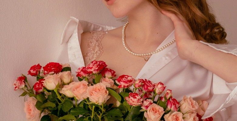 Как носить колье с рубашкой