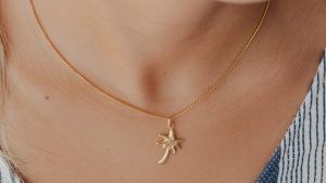 Подвески с природными мотивами: какие бывают и как носить