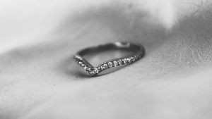 Золотые украшения для Близнецов: какие лучше выбрать?