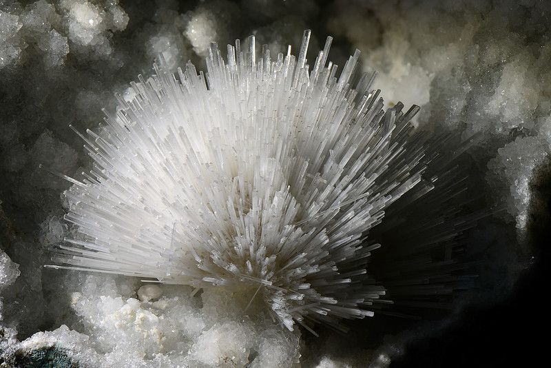10 уникальных формаций роста кристаллов