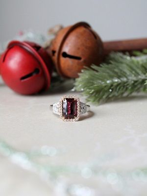 перстень с гранатом