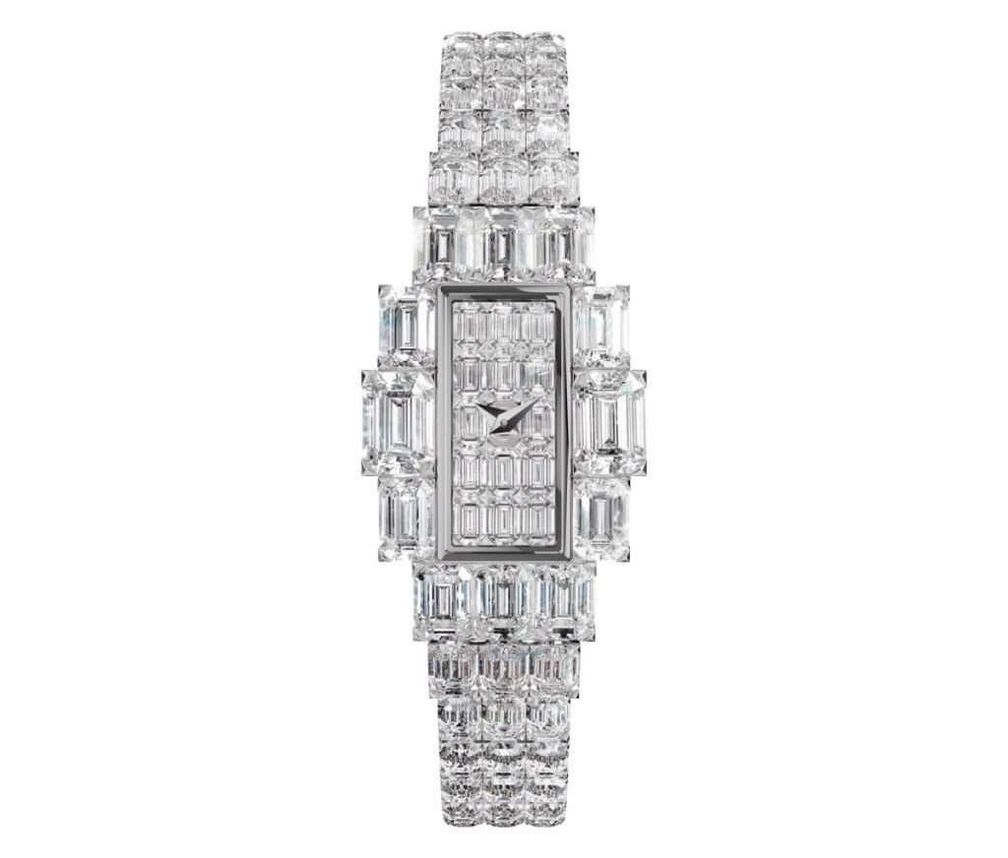 Vacheron Constantin Grand Lady Kalla представляет собой блестящий браслет с бриллиантами изумрудной огранки
