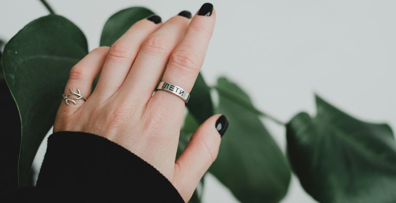 Серебряные украшения для Водолеев: какие лучше выбрать?