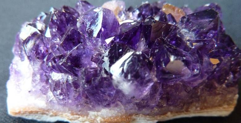 Аметистовые украшения для Козерогов: подходят или нет?