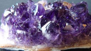 Аметистовые украшения для Козерогов: подходят или нет?