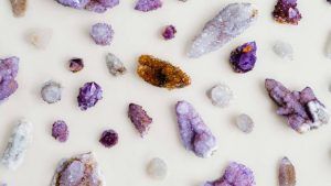 Аметистовые украшения для Львов: подходят или нет?