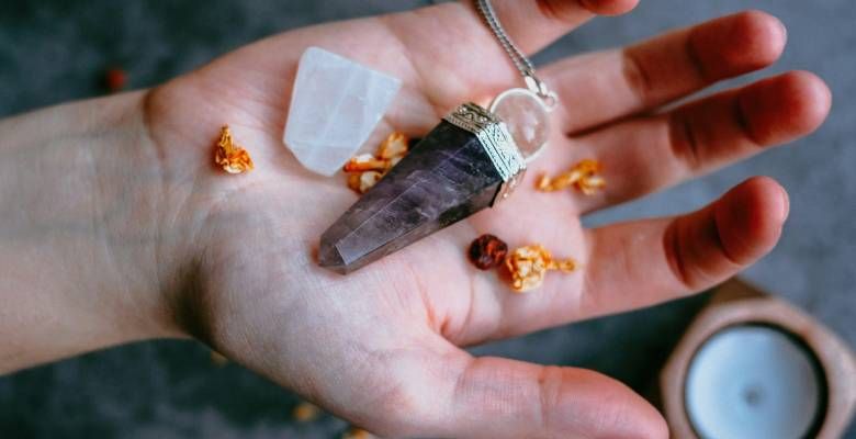 Аметистовые украшения для Овнов: подходят или нет?