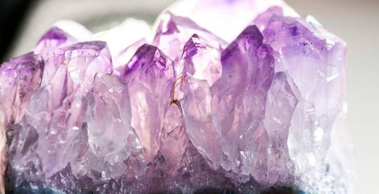 Аметистовые украшения для Рыб: подходят или нет?