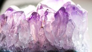 Аметистовые украшения для Рыб: подходят или нет?