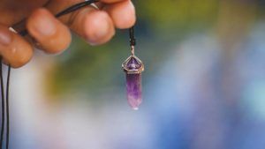 Аметистовые украшения для Стрельцов: подходят или нет?