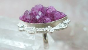 Аметистовые украшения для Весов: подходят или нет?