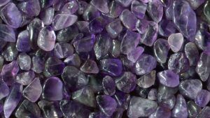 Аметистовые украшения для Водолеев: подходят или нет?