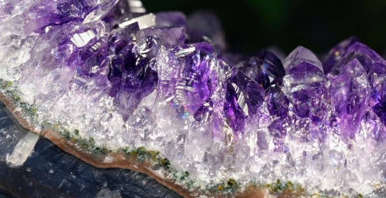 Аметистовые украшения для Змееносцев: подходят или нет?