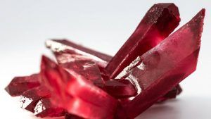 Рубиновые украшения для Дев: подходят или нет?