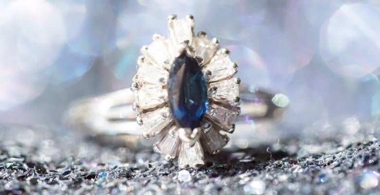 Сапфировые украшения для Скорпионов: подходят или нет?