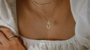 Идеи для комбинирования колье с другими украшениями