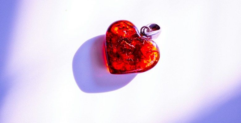 Наивные украшения: что это такое и в моде ли они ещё