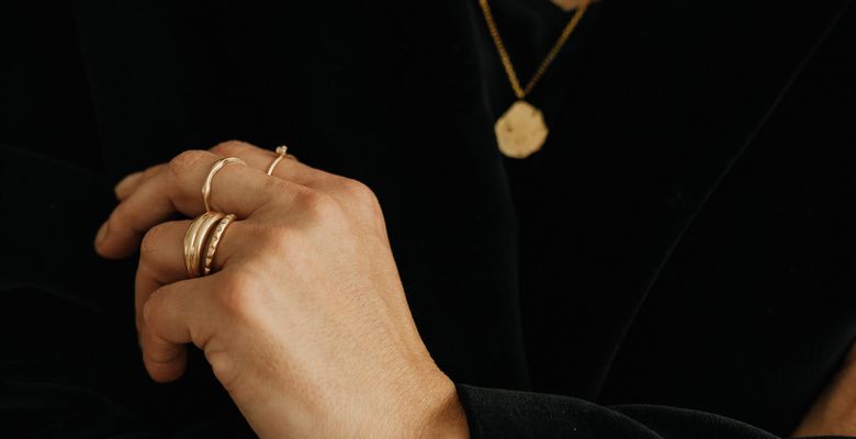 Подбираем цвет металла украшений под тон кожи для идеального эффекта