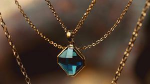 Подвески с драгоценными камнями: какие бывают, как выбрать и носить 