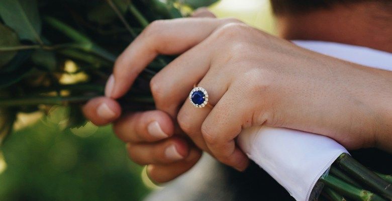 Сапфировые украшения для Козерогов: подходят или нет