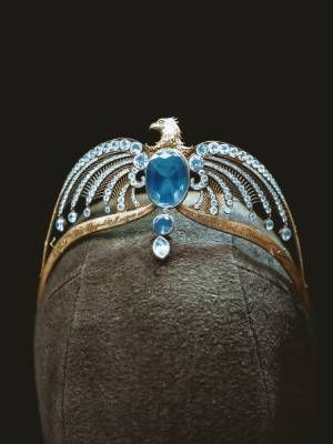 украшение с сапфиром