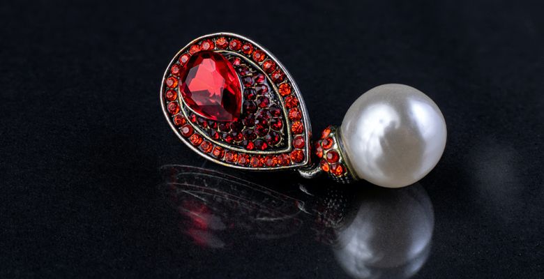 Гранатовые украшения для Овнов: подходят или нет?