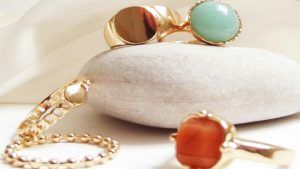 Гранатовые украшения для Близнецов: подходят или нет?           