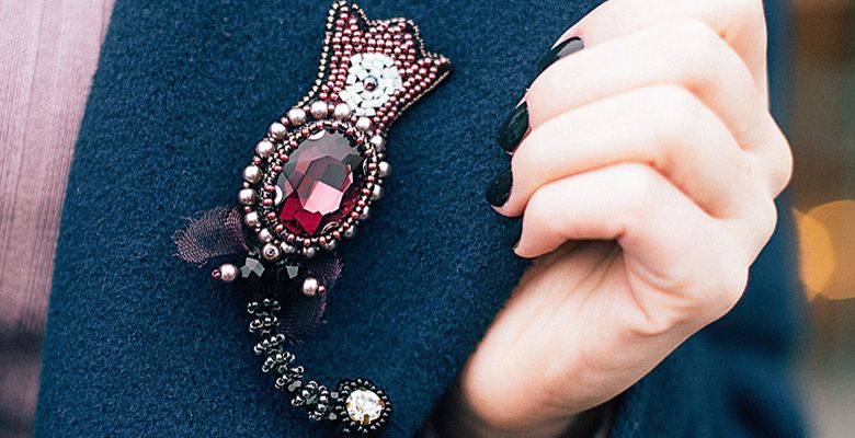 Гранатовые украшения для Дев: подходят или нет?