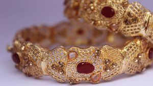 Гранатовые украшения для Рыб: подходят или нет?