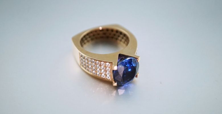 кольцо с сапфиром