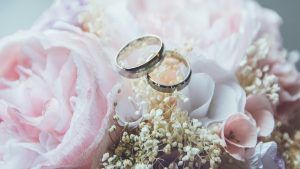 Выбираем идеальное обручальное кольцо для Рака Выбираем идеальное обручальное кольцо для Рака