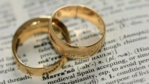 Выбираем идеальное обручальное кольцо для Водолея