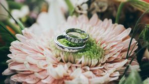 Выбираем обручальные кольца по знаку зодиака