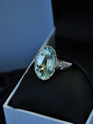 кольцо с камнем