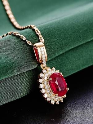 колье с рубином