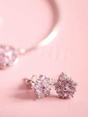 серьги-гвоздики